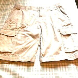 St. John Khaki beige cargo shorts size 34 - NWT lots of pockets